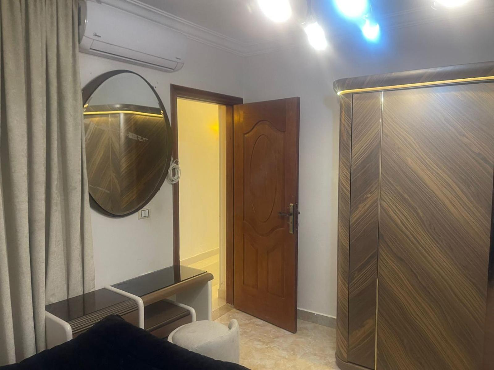 Modern With Coverable Pool Sheik Zayed *