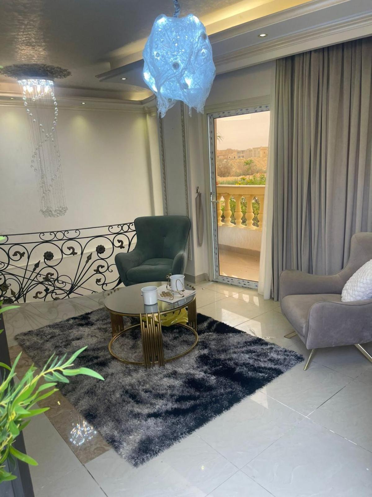 Modern With Coverable Pool Sheik Zayed