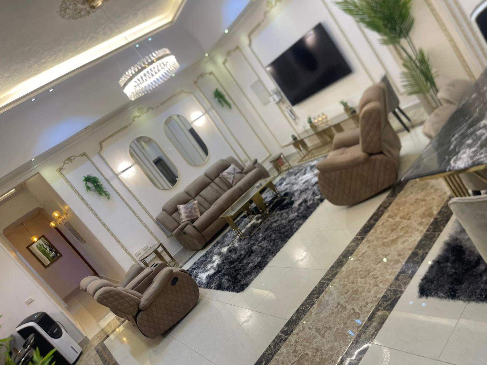 Modern With Coverable Pool Sheik Zayed Villa *